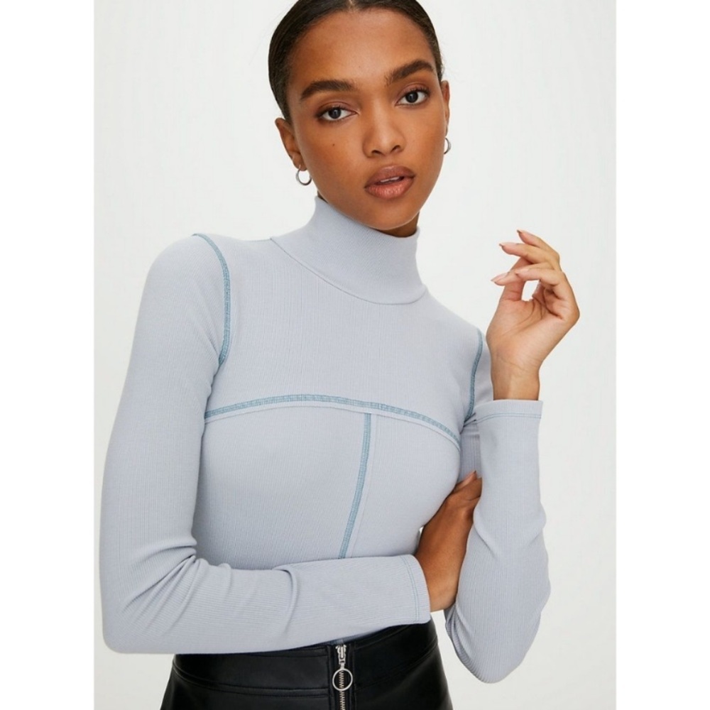 Aritzia Wilfred Free Moon Turtleneck Cropped Black size Small